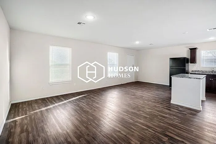 2633 E Cornell St — Photo 4