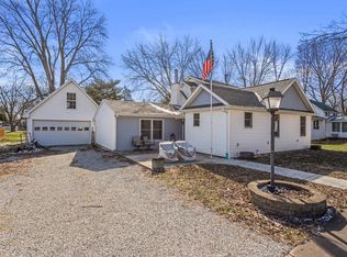 16 N Locust St, Pesotum, IL 61863