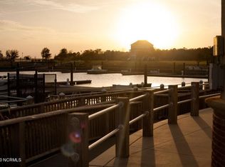 7 Cannonsgate Dr, Newport, NC 28570