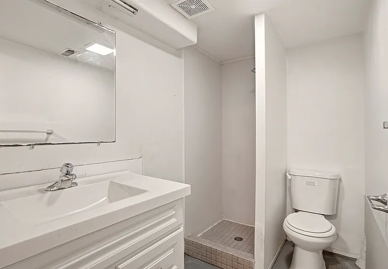 808 E Mission Ave — Photo 22