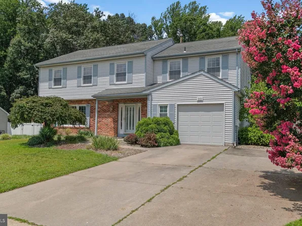 89 Twin Ponds Dr, Sewell, NJ 08080
