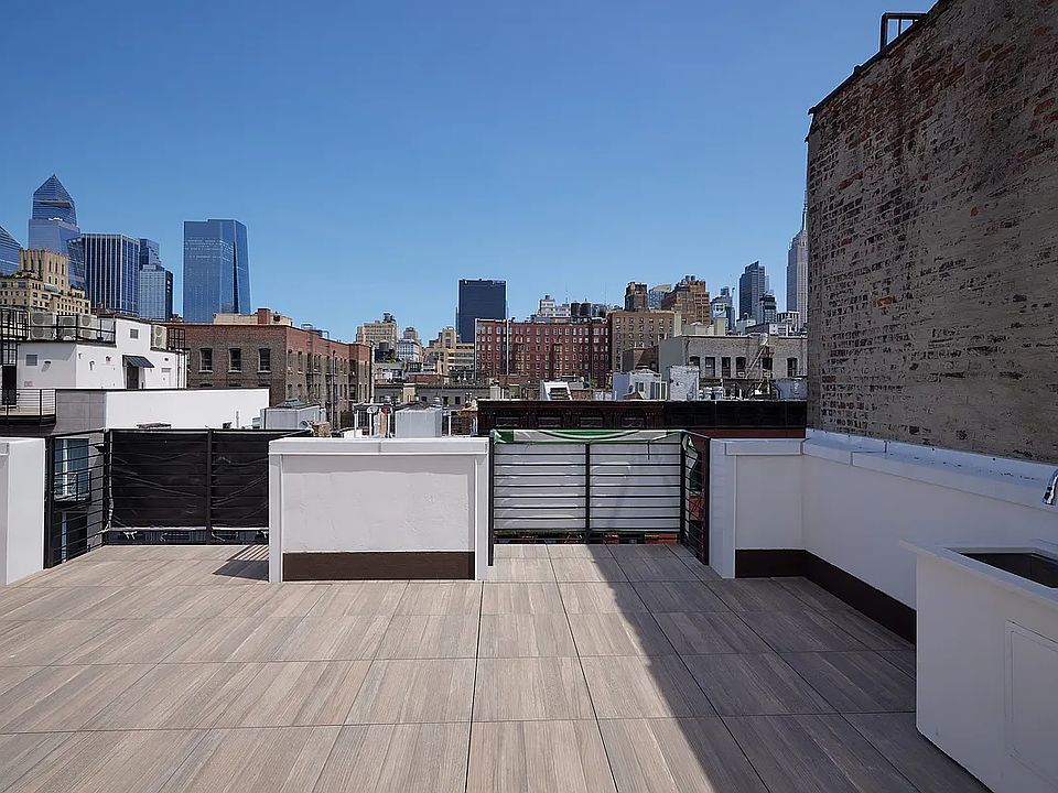 1st image of 224 W 20th St #3