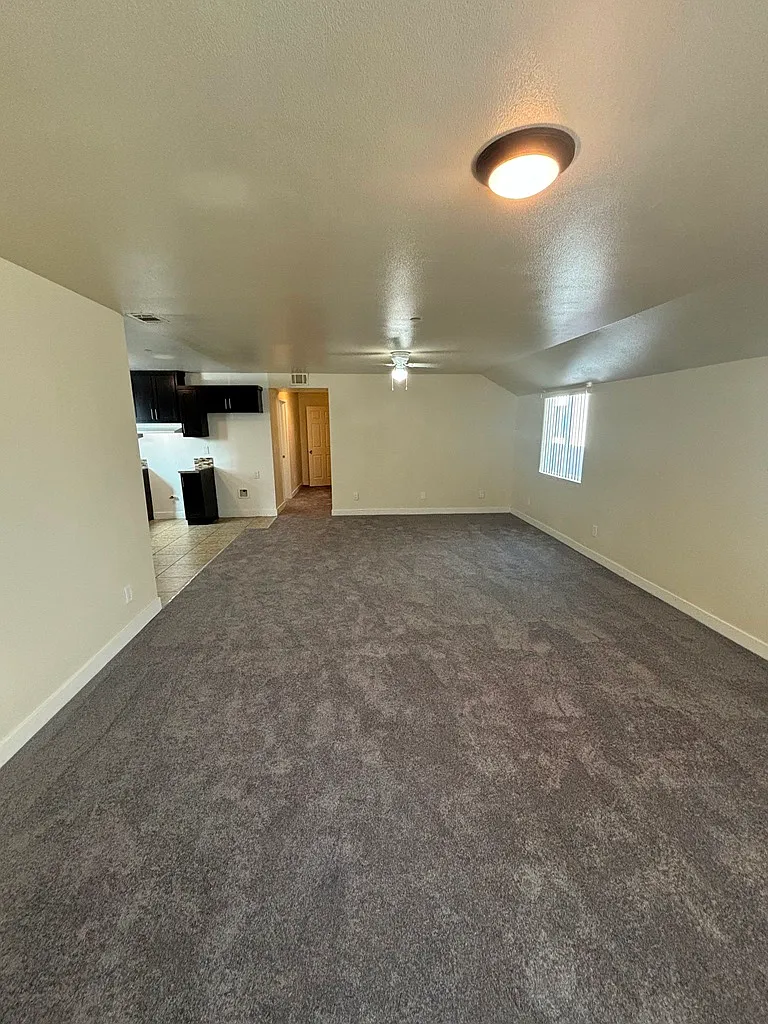 5 bed, 1820 sqft, $3,800 — Photo 2