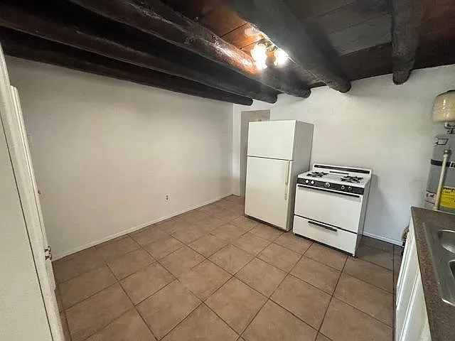 530 Gabaldon Rd #B — Photo 4