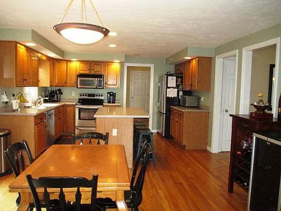 4th image of 10 Liberty Dr