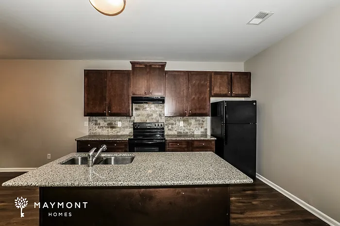 1585 Iris Walk — Photo 9