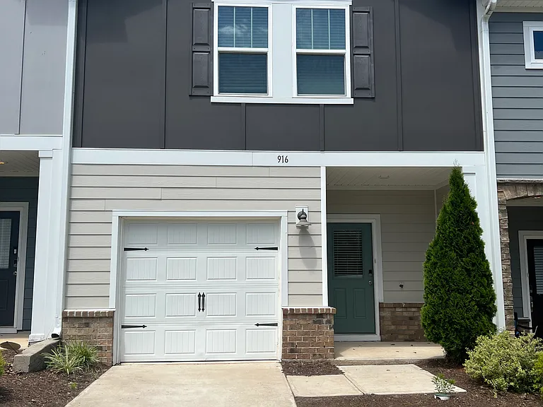 916 Field Ivy Dr — Photo 1