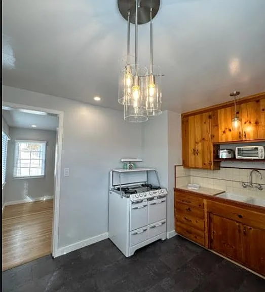 12155 Burbank Blvd — Photo 8