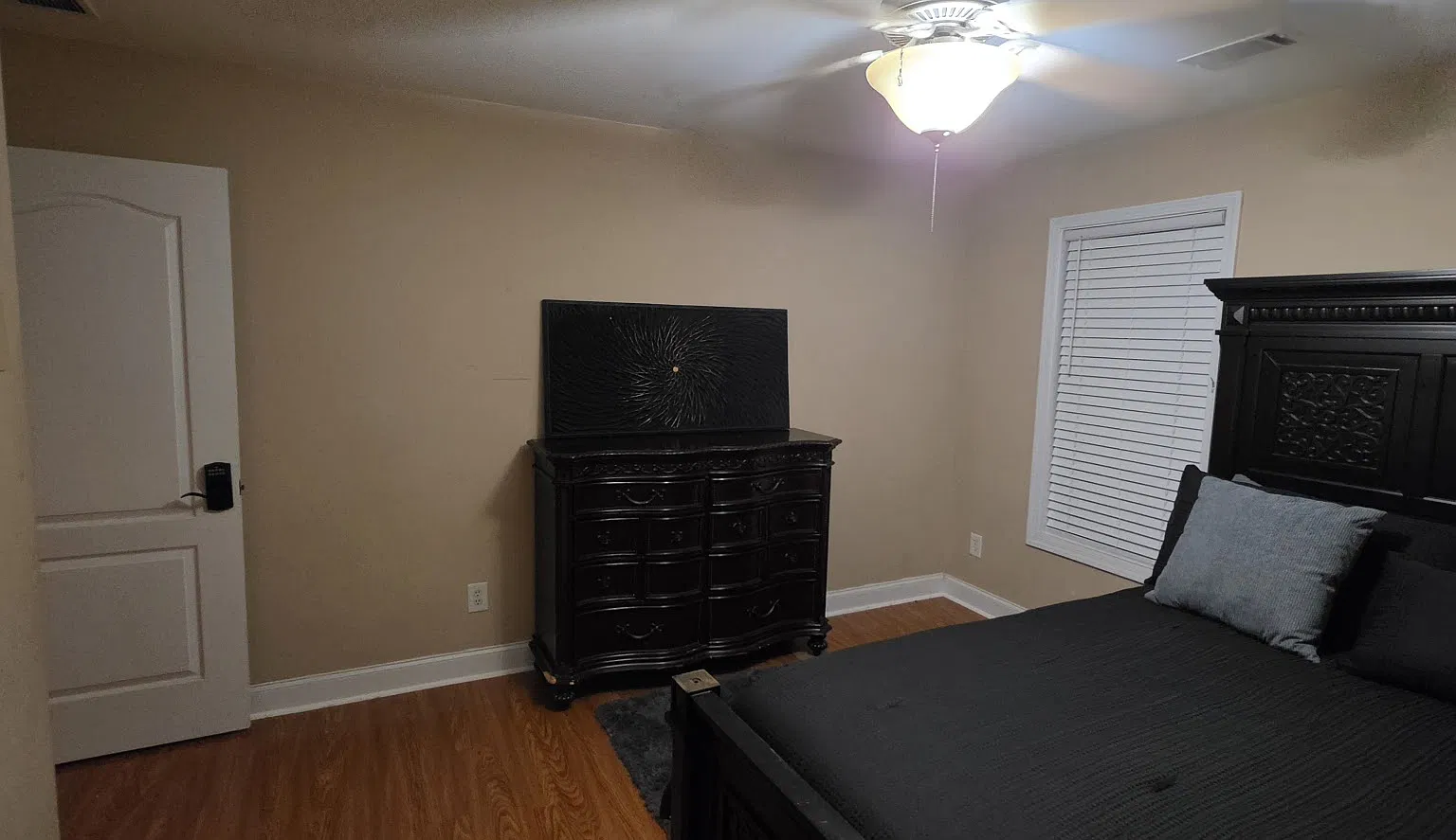 5 bed, 3284 sqft, $850 — Photo 3