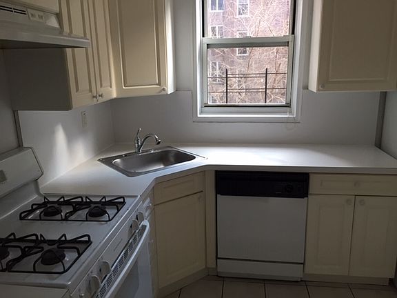 3rd image of 11040 72nd Ave APT 4D
