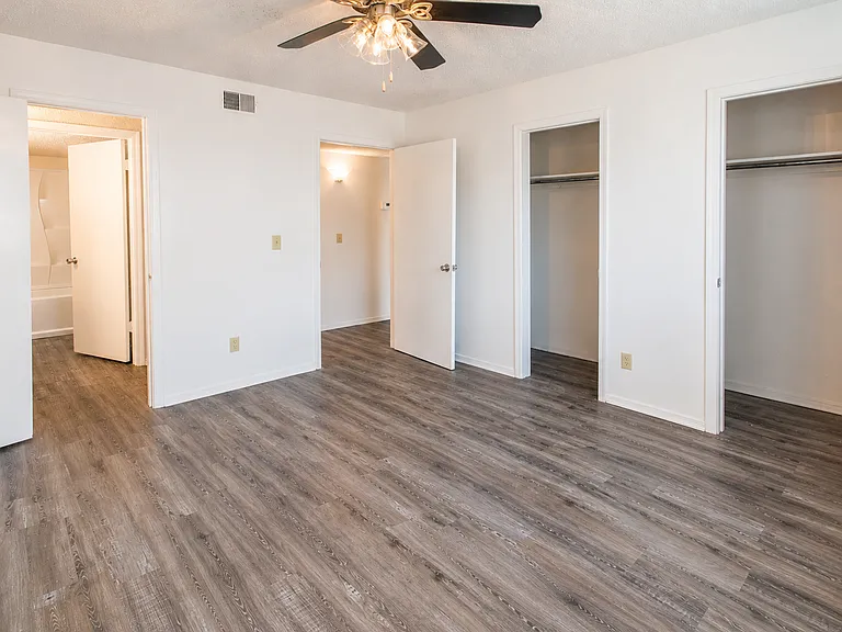 Woodside Village Apartments — Photo 20