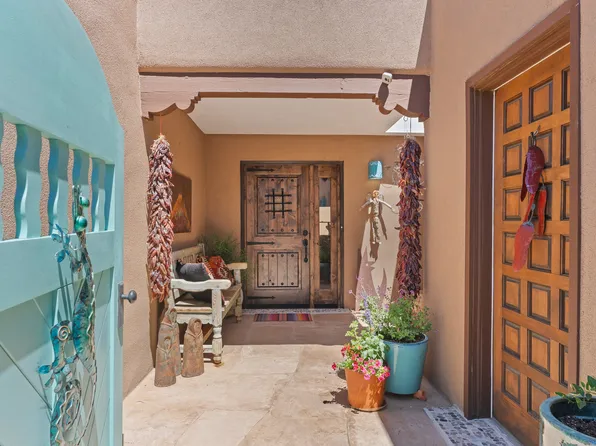 310 Calle Estado, Santa Fe, NM 87501