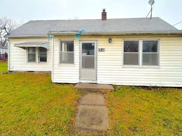 413 E 2nd St, Altamont, MO 64620