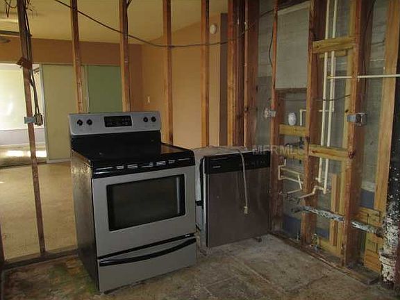 4th image of 576 Baywood Dr S