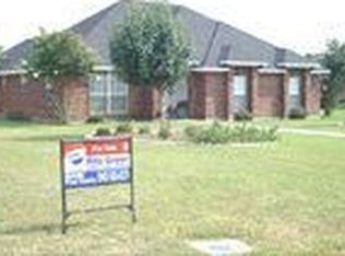 2106 Wheeler Creek Cir, Gainesville, TX 76240