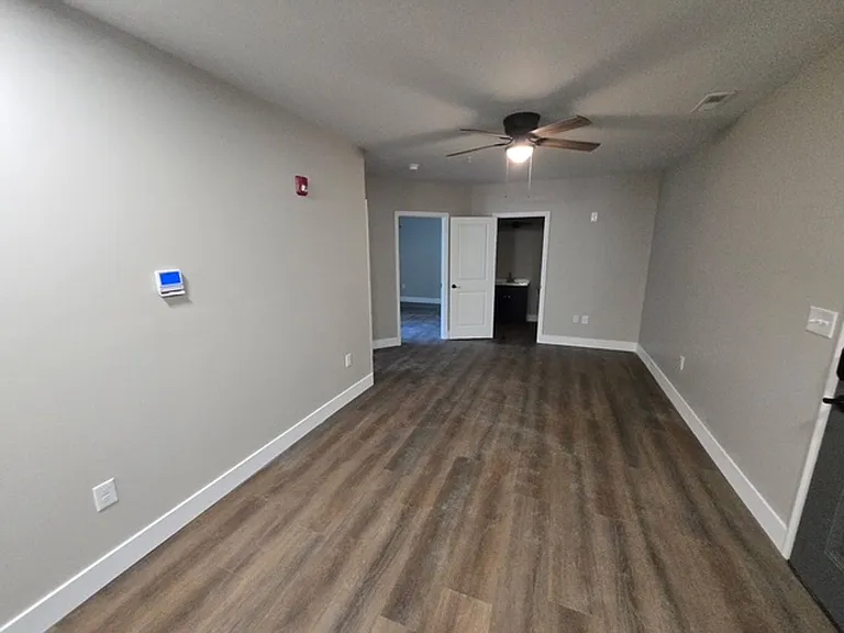 403 McFarland St — Photo 2