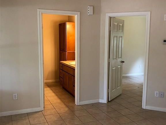 4th image of 3818 Putnam Dr