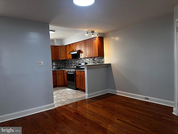4th image of 574 E Cheltenham Ave