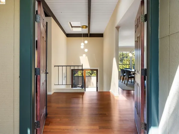 6909 Exeter Dr, Oakland, CA 94611