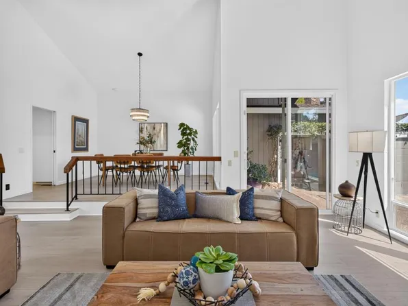 2 Dumfries Ct, Sacramento, CA 95831