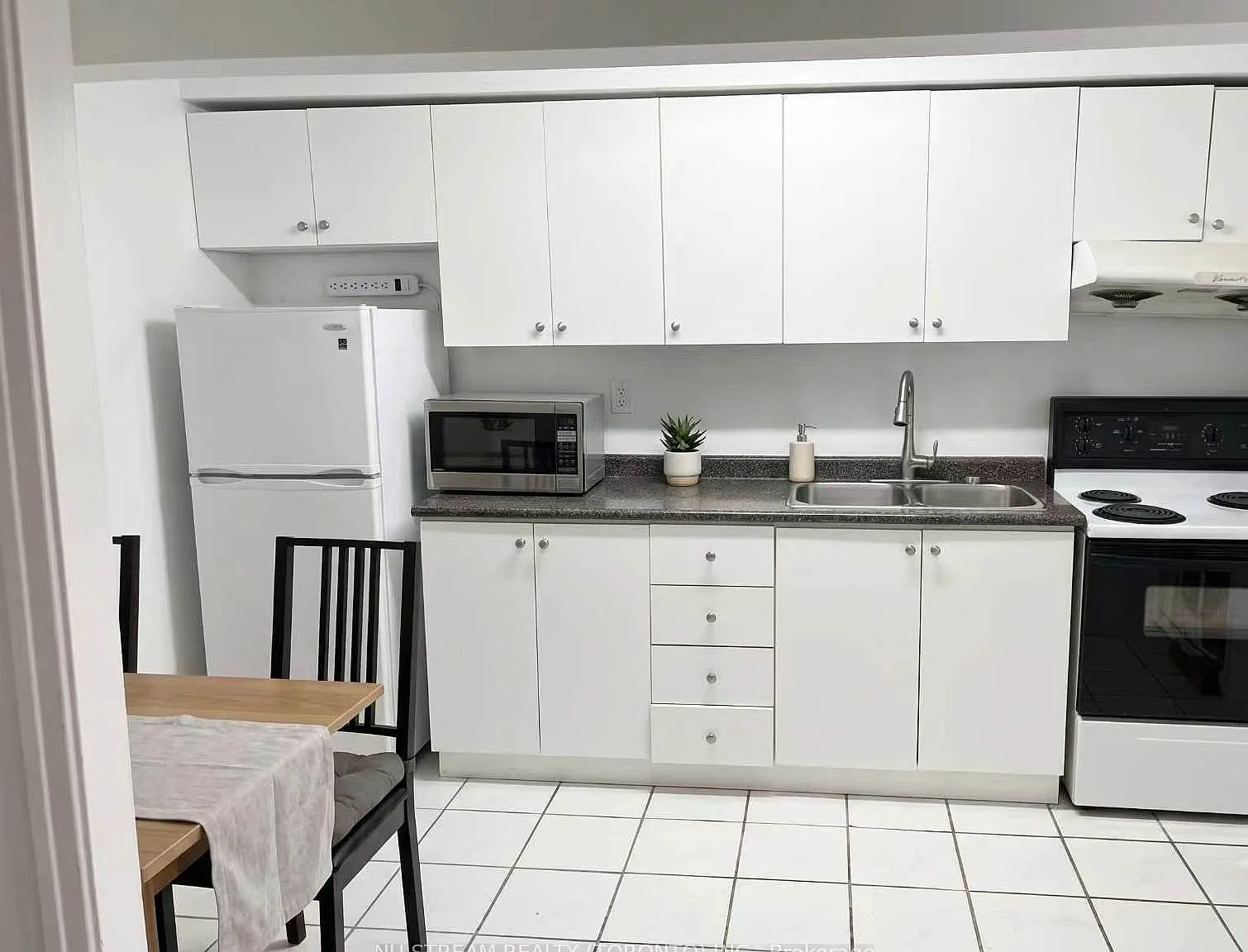 2 bed, $1,400 — Photo 3