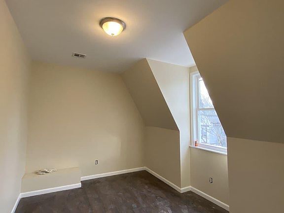 4th image of 142 Seymour Ave #1L