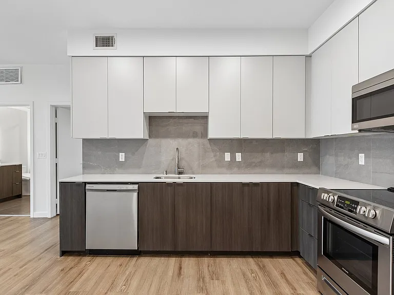 Maxwell Apartments — Photo 35