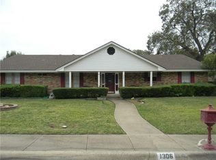 1306 Thunderbrook Cir, Desoto, TX 75115