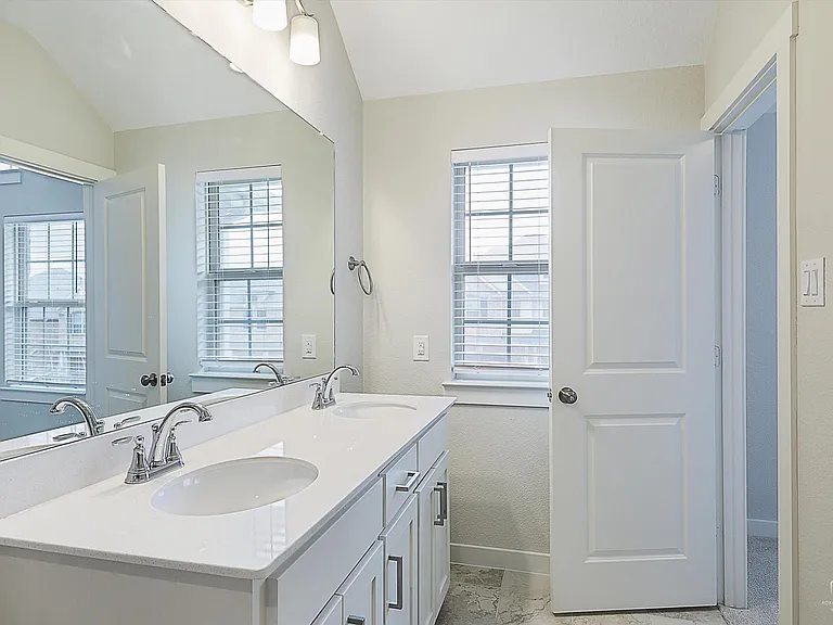 2729 Splendor Dr — Photo 25