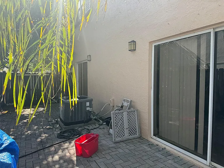4350 SW 72nd Ter — Photo 18
