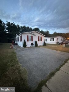 30 Manchester Dr, Charles Town, WV, 25414