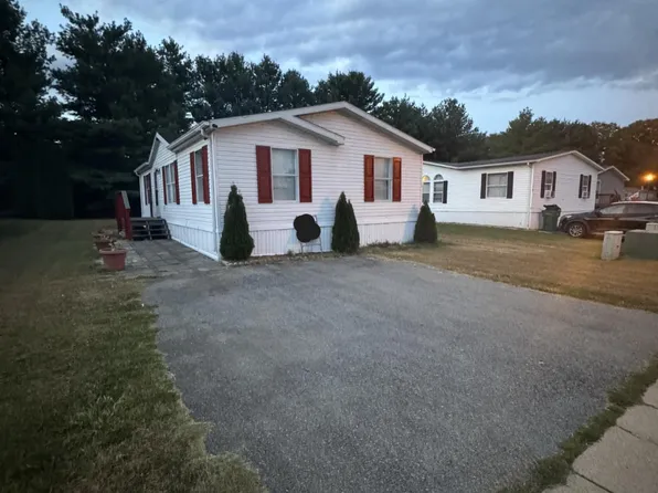 30 Manchester Dr, Charles Town, WV 25414