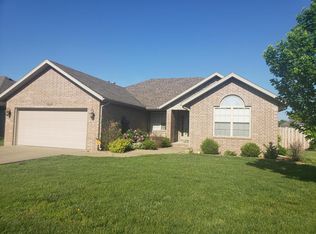 5809 N Seacrest Dr, Ozark, MO 65721