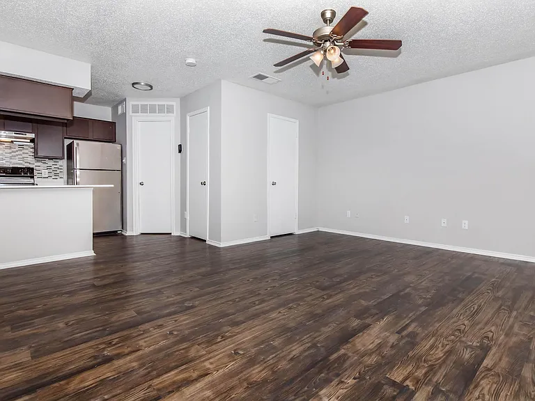 Eagle's Point Apartments — Photo 38