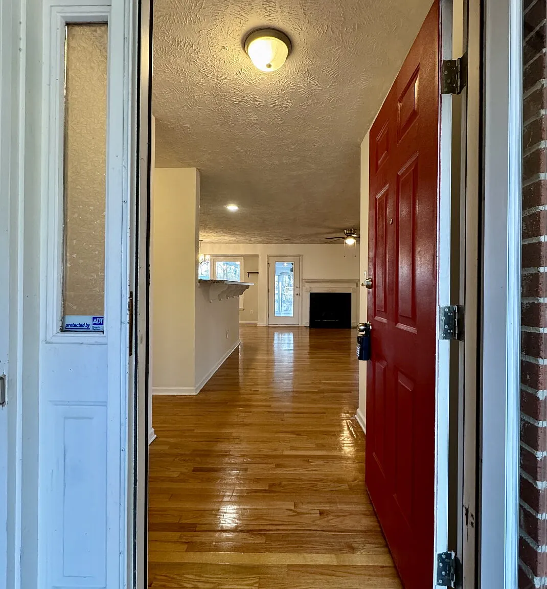 3 bed, 2.0 bath, 1790 sqft, $1,800 — Photo 2