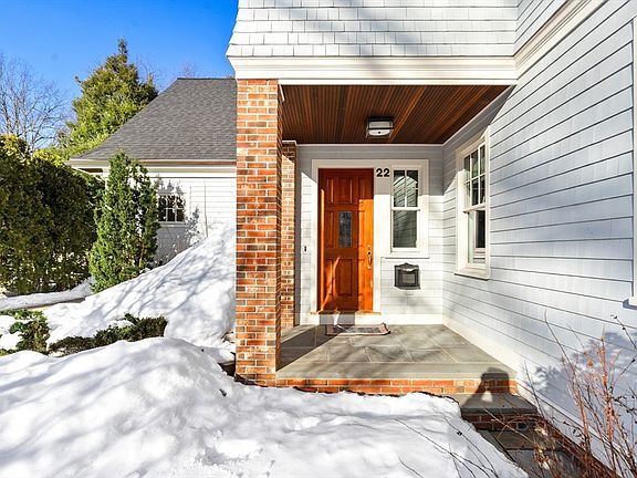 3rd image of 22 Fairbanks Rd