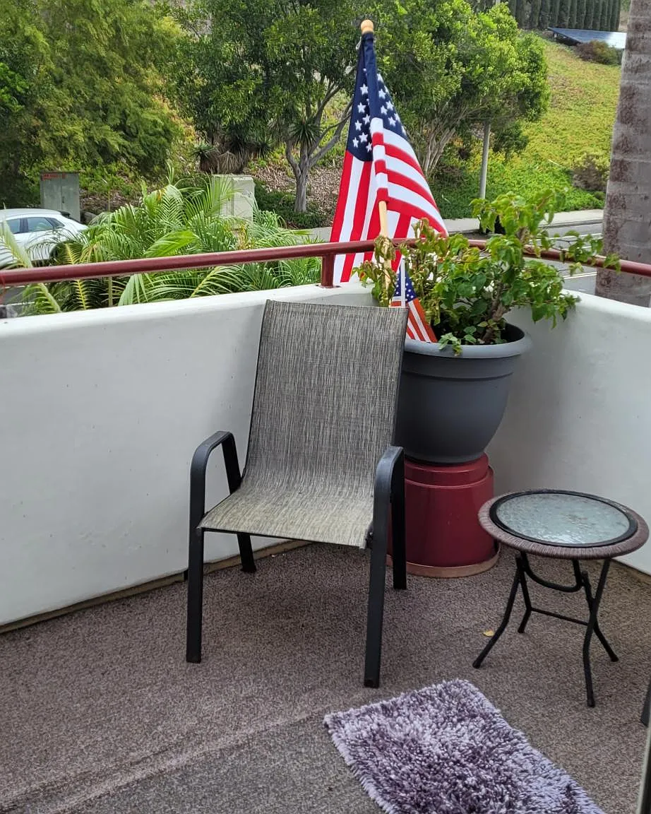 2 bed, 2.5 bath, 1860 sqft, $7,000 — Photo 2