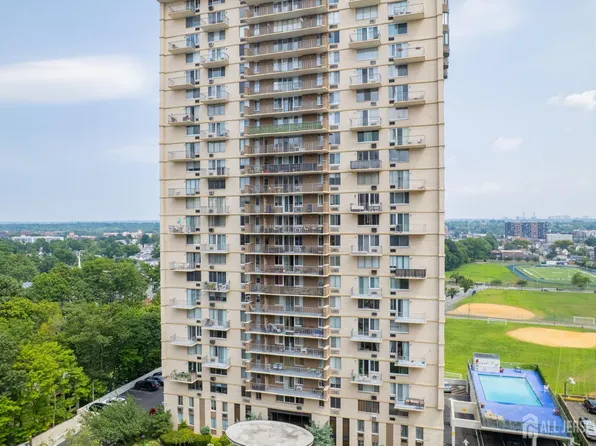 160 Overlook Ave APT 11C, Hackensack, NJ 07601