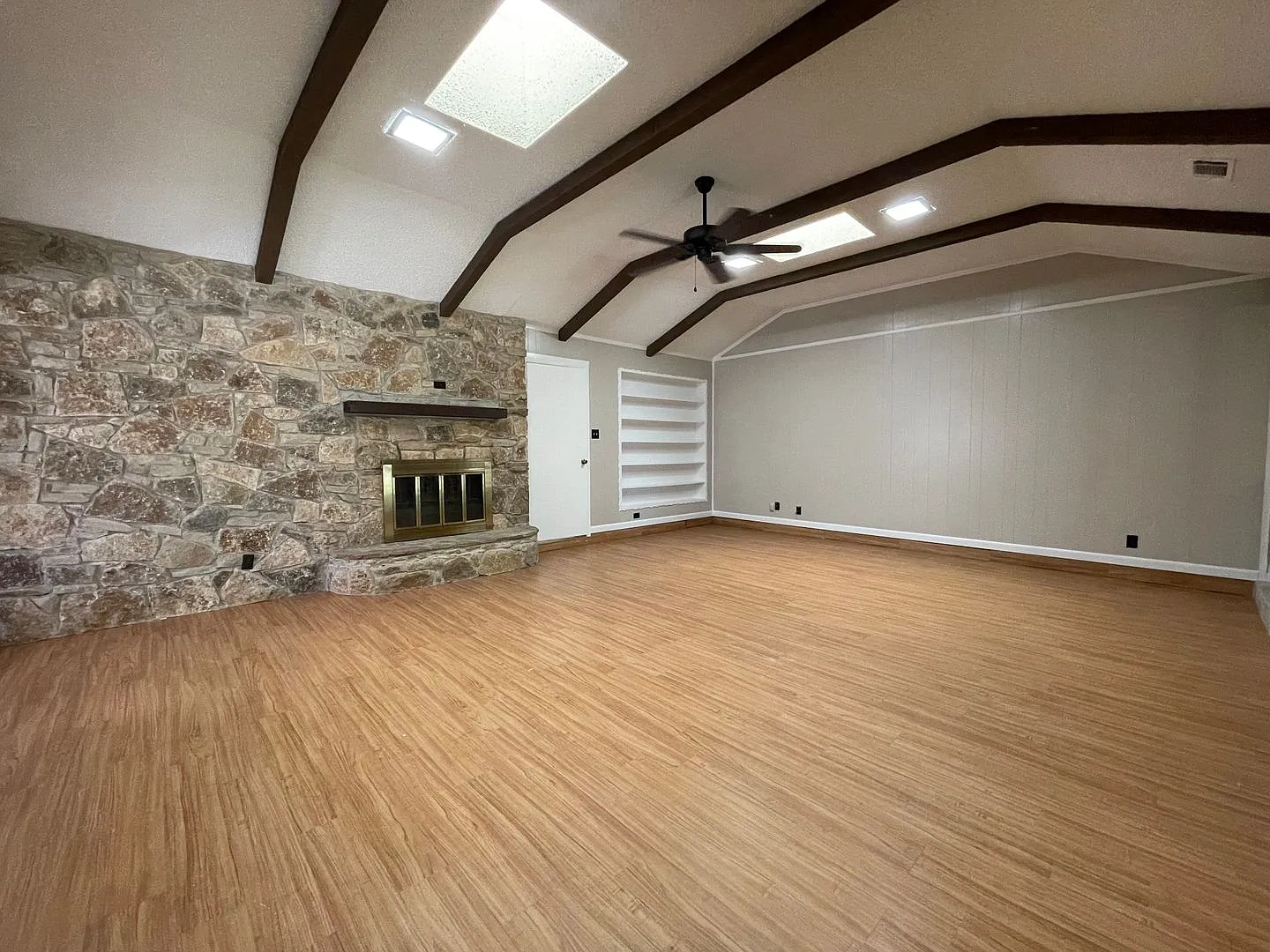 Available Now 3 Bedroom 2.5 Bath Spacious Home In Sw Fort Worth — Photo 4