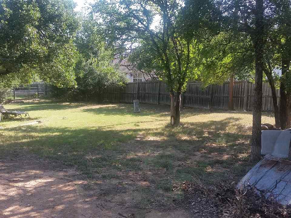 2nd image of 723 Pecan Ln