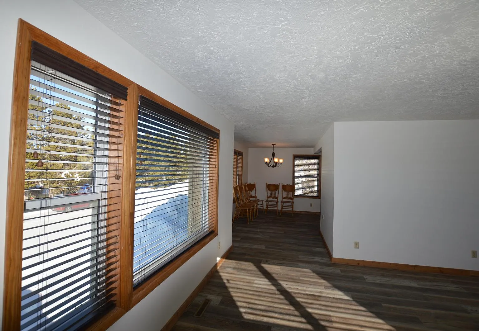 4 bed, 2500 sqft, $2,500 — Photo 3