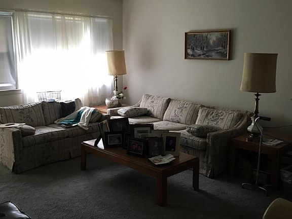 3rd image of 75 Larkspur Ct