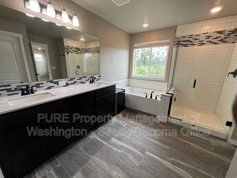 910 Burwood St SE — Photo 16