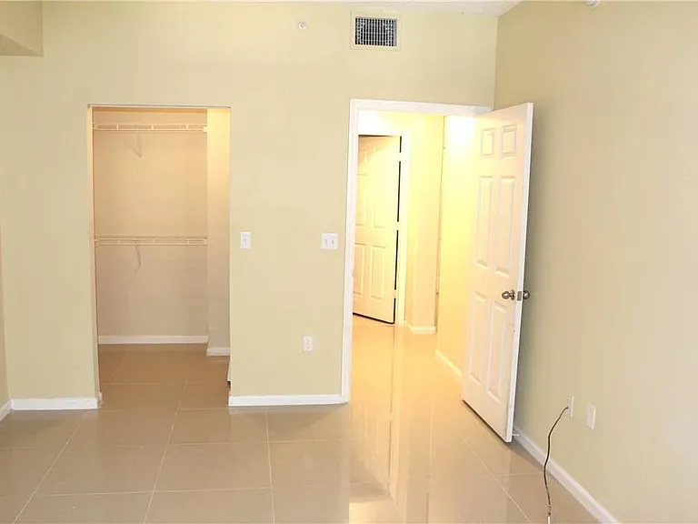 533 NE 3rd Ave #125 — Photo 5