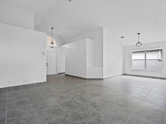 4th image of 4295 Grosvenor Court