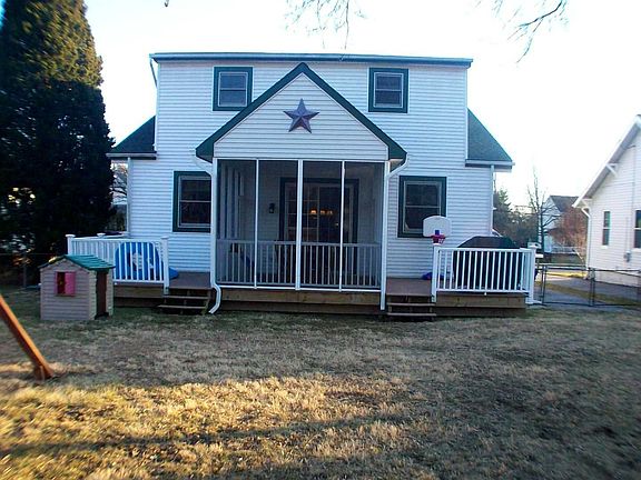 Screened in back porch
