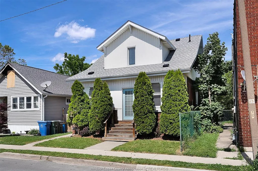 3 bed, 1.5 bath, $1,900 — Photo 1