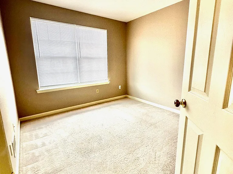1290 Wanda Dr - Bed 3