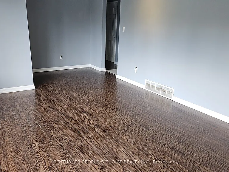 98 Lynbrook Dr — Photo 9