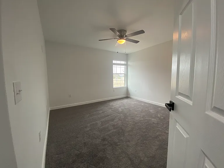 340 Sunnyside Dr #B — Photo 12